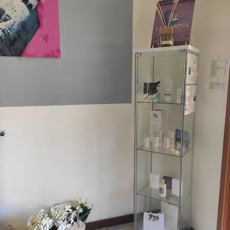 尹佩里亚酒店 2*